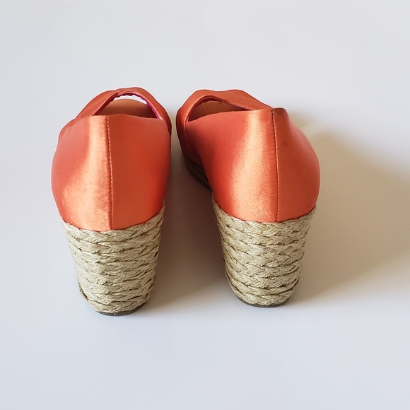 CHAPS DAKODA ORANGE SATIN WEDGES - Picture 5 of 8